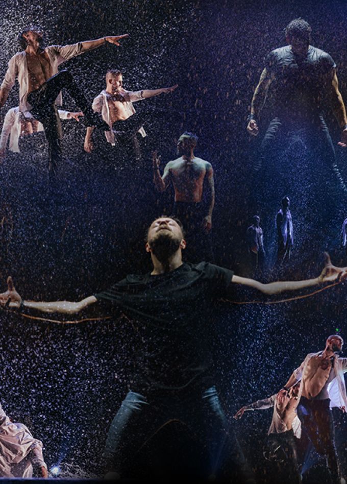 Шоу под дождём V: Признание в любви